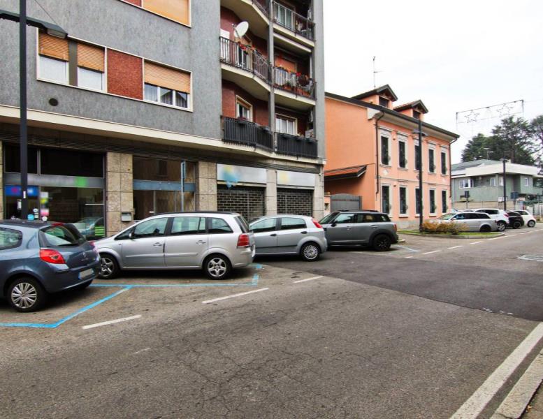 locale commerciale in vendita a Seveso