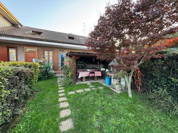 casa indipendente in vendita a Seveso in zona Baruccana