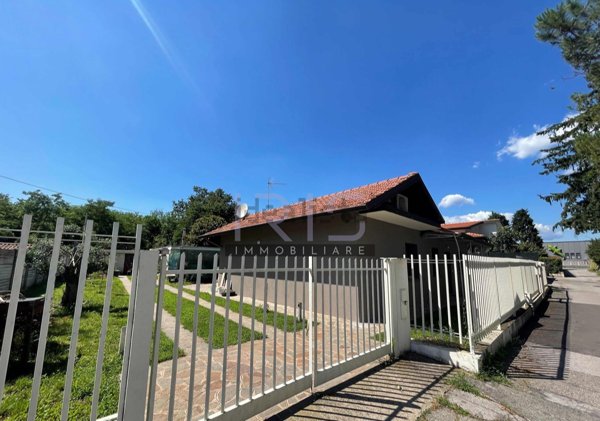casa indipendente in vendita a Seveso in zona Baruccana