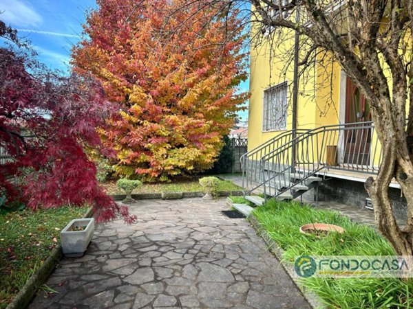 casa indipendente in vendita a Seveso in zona Baruccana