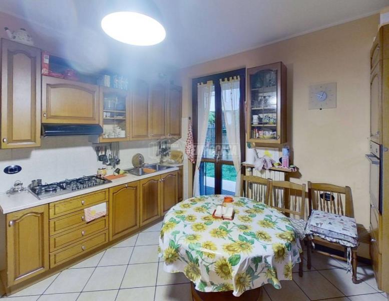 appartamento in vendita a Seveso in zona Baruccana