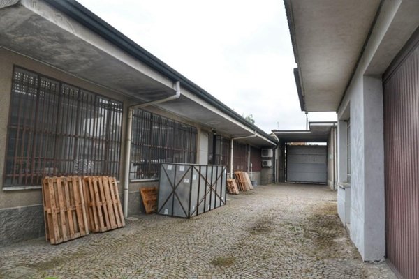 negozio in vendita a Seveso