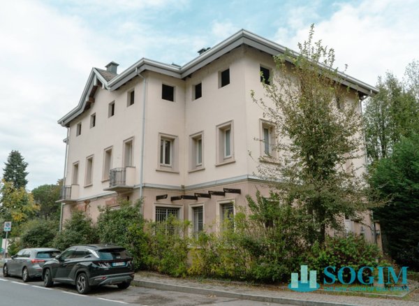 locale commerciale in vendita a Seveso