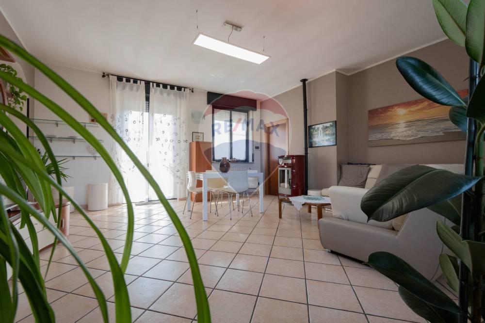 appartamento in vendita a Seveso in zona Baruccana
