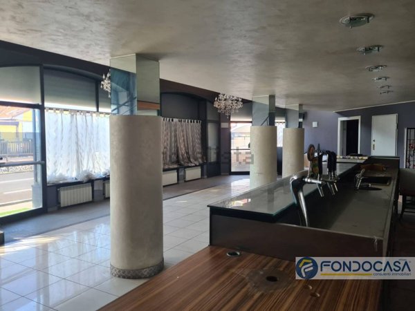 locale commerciale in vendita a Seveso