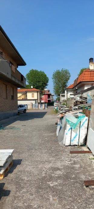 intera palazzina in vendita a Seveso in zona Baruccana