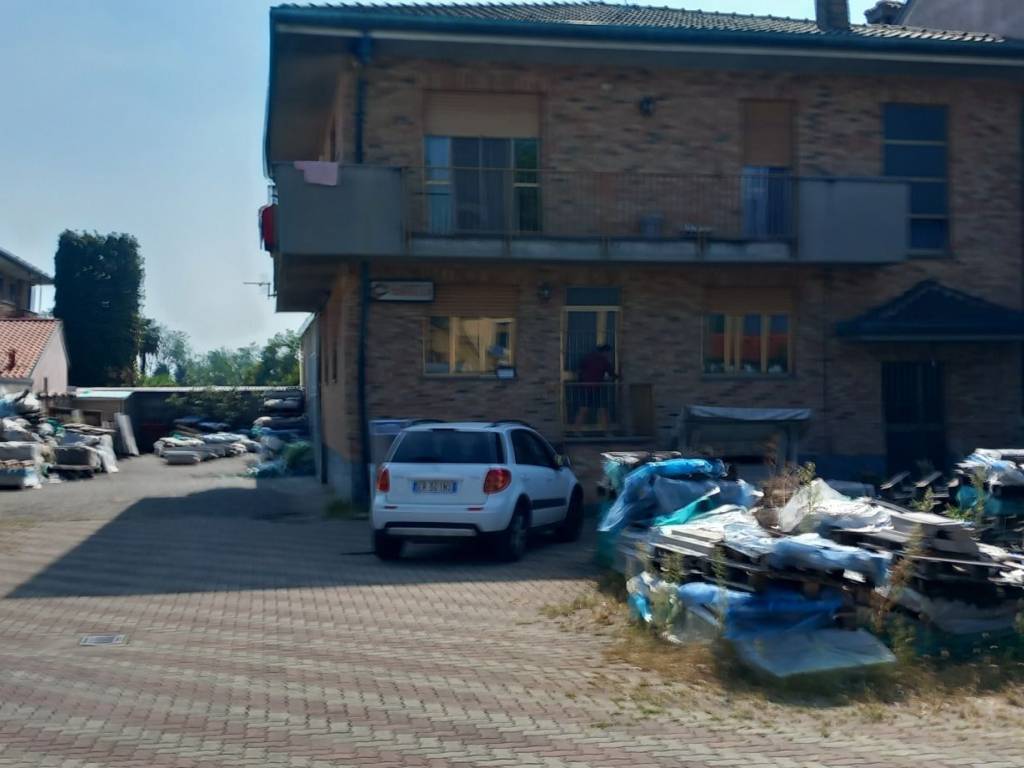 intera palazzina in vendita a Seveso in zona Baruccana