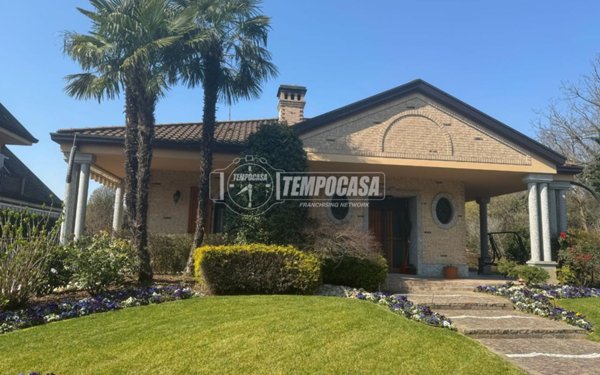 casa indipendente in vendita a Seveso in zona Baruccana