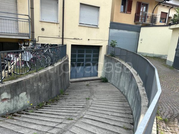 locale commerciale in vendita a Seveso