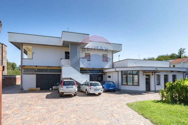 capannone in vendita a Seveso
