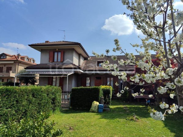 appartamento in vendita a Seveso in zona Baruccana