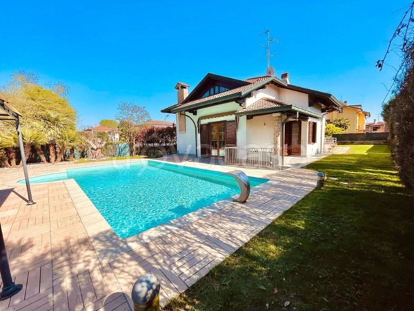 casa indipendente in vendita a Seveso