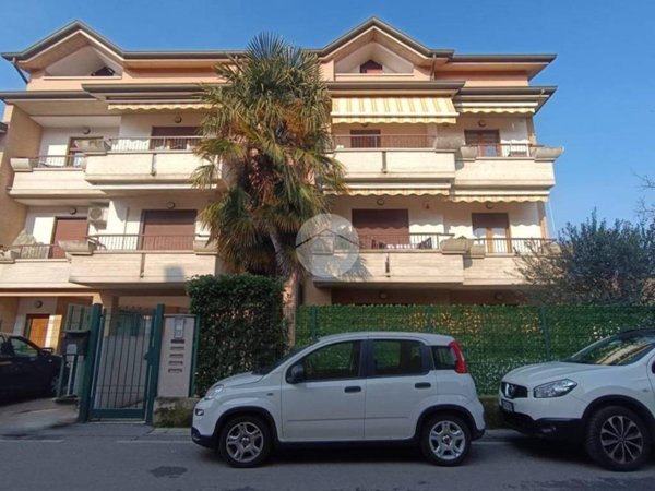 appartamento in vendita a Seveso in zona Baruccana