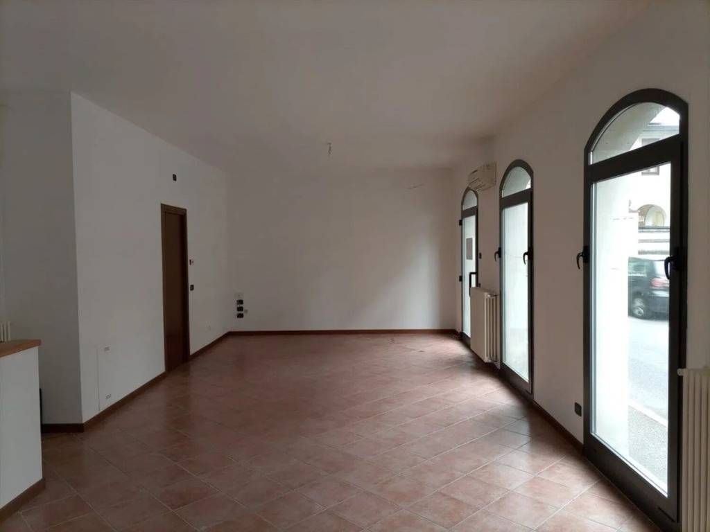 negozio in vendita a Seveso