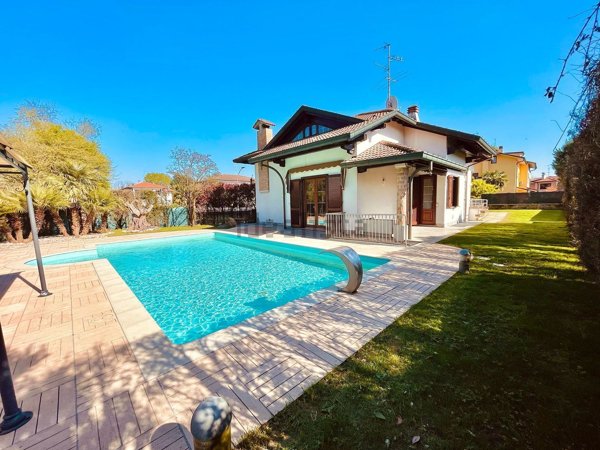 casa indipendente in vendita a Seveso