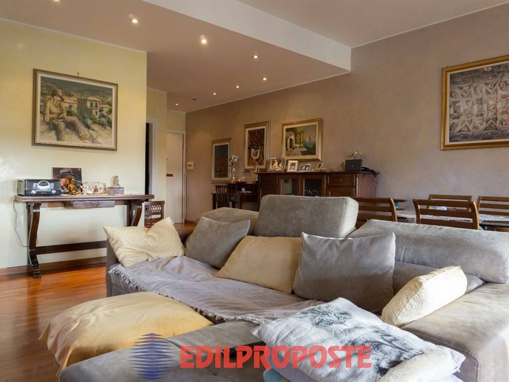 appartamento in vendita a Seveso in zona Baruccana