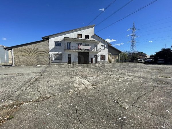 capannone in vendita a Seveso