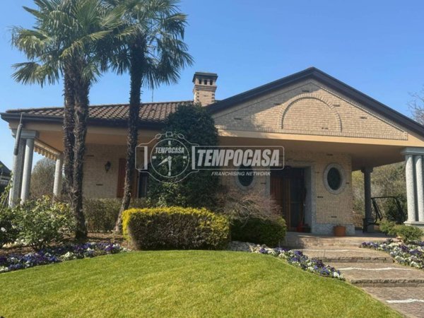 casa indipendente in vendita a Seveso in zona Baruccana