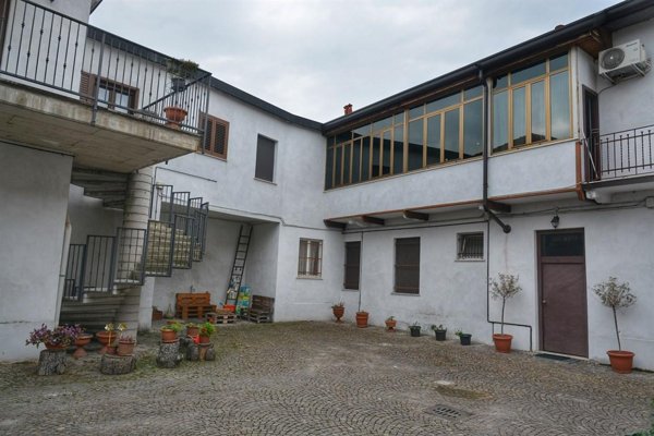 locale commerciale in vendita a Seveso