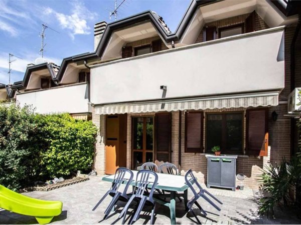 casa indipendente in vendita a Seveso in zona Baruccana
