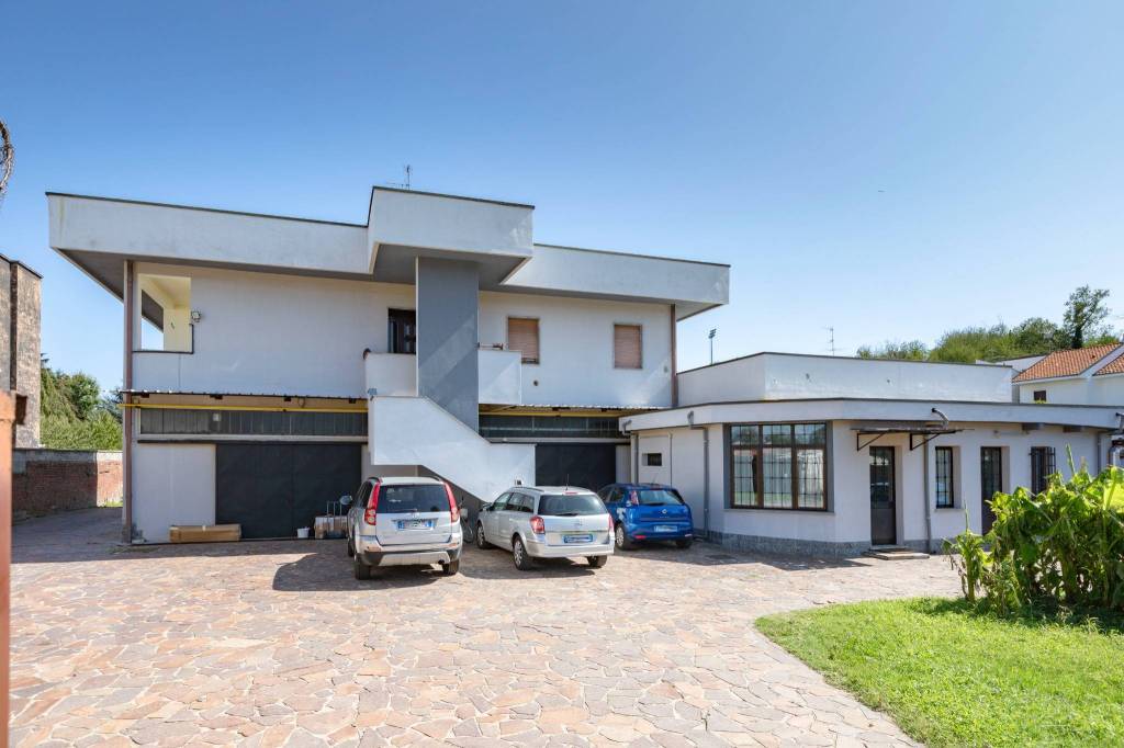 capannone in vendita a Seveso