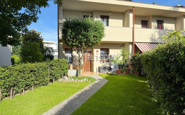 casa indipendente in vendita a Seveso in zona Baruccana
