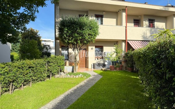 casa indipendente in vendita a Seveso in zona Baruccana