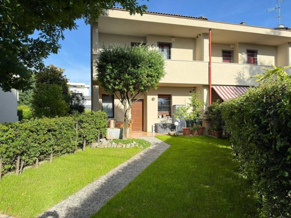 casa indipendente in vendita a Seveso in zona Baruccana