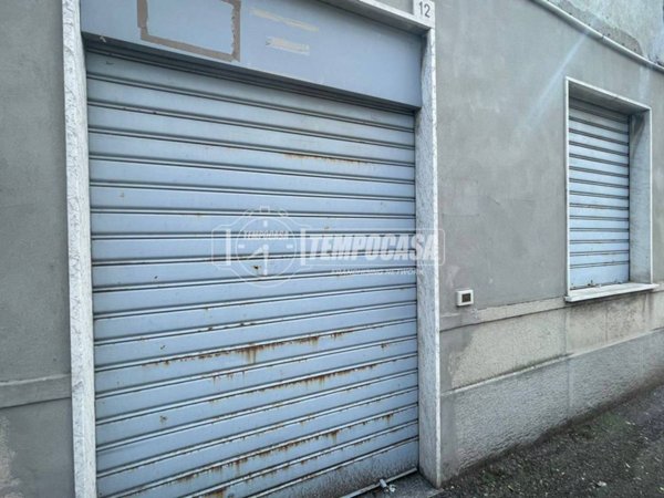 negozio in vendita a Seveso in zona Baruccana