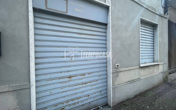 negozio in vendita a Seveso in zona Baruccana