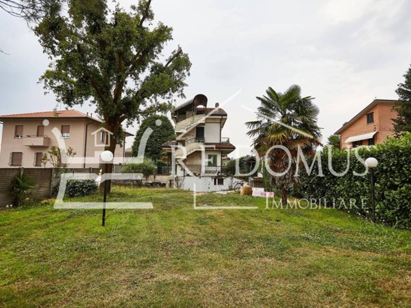 casa indipendente in vendita a Seveso in zona Baruccana