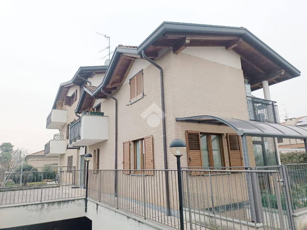 appartamento in vendita a Seveso in zona Baruccana