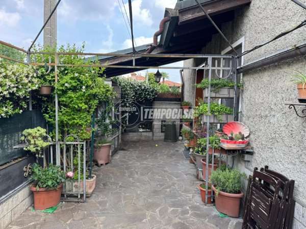 casa indipendente in vendita a Seveso in zona Baruccana