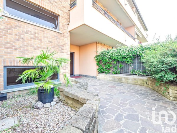 appartamento in vendita a Seveso in zona Baruccana