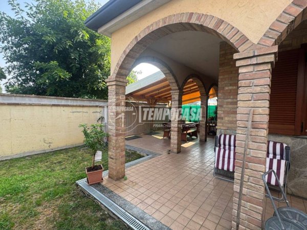 casa indipendente in vendita a Seveso in zona Baruccana
