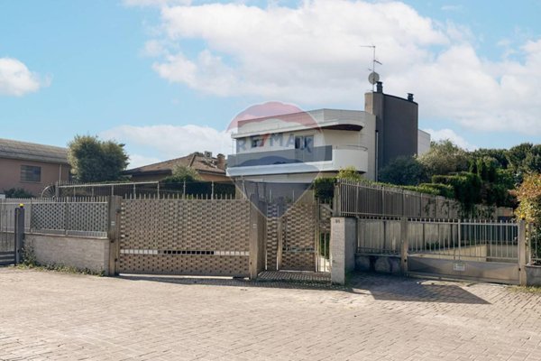 casa indipendente in vendita a Seveso in zona Baruccana