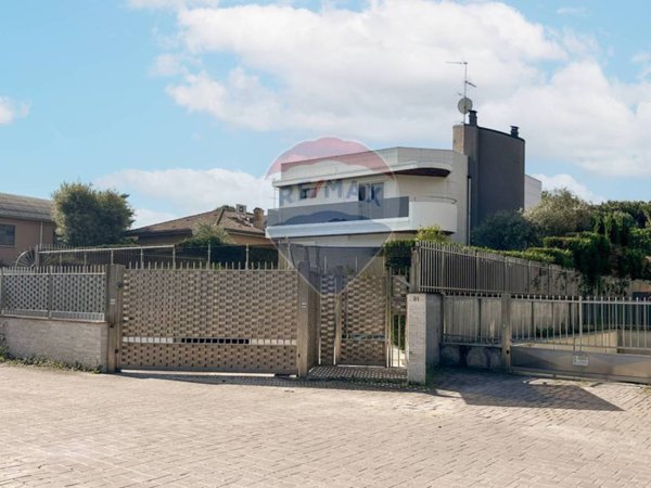 casa indipendente in vendita a Seveso in zona Baruccana