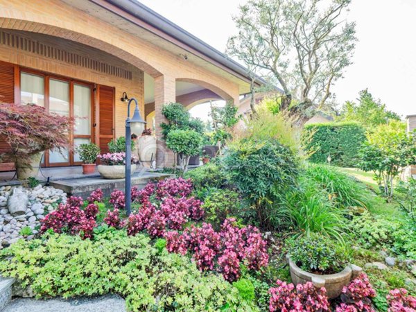 casa indipendente in vendita a Seveso