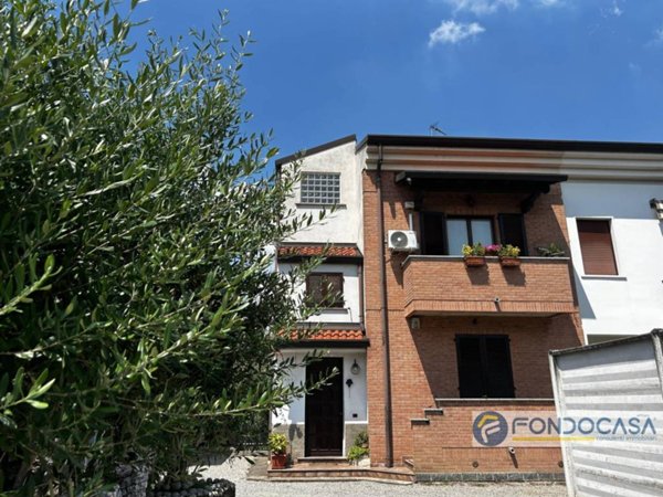appartamento in vendita a Seveso in zona Baruccana