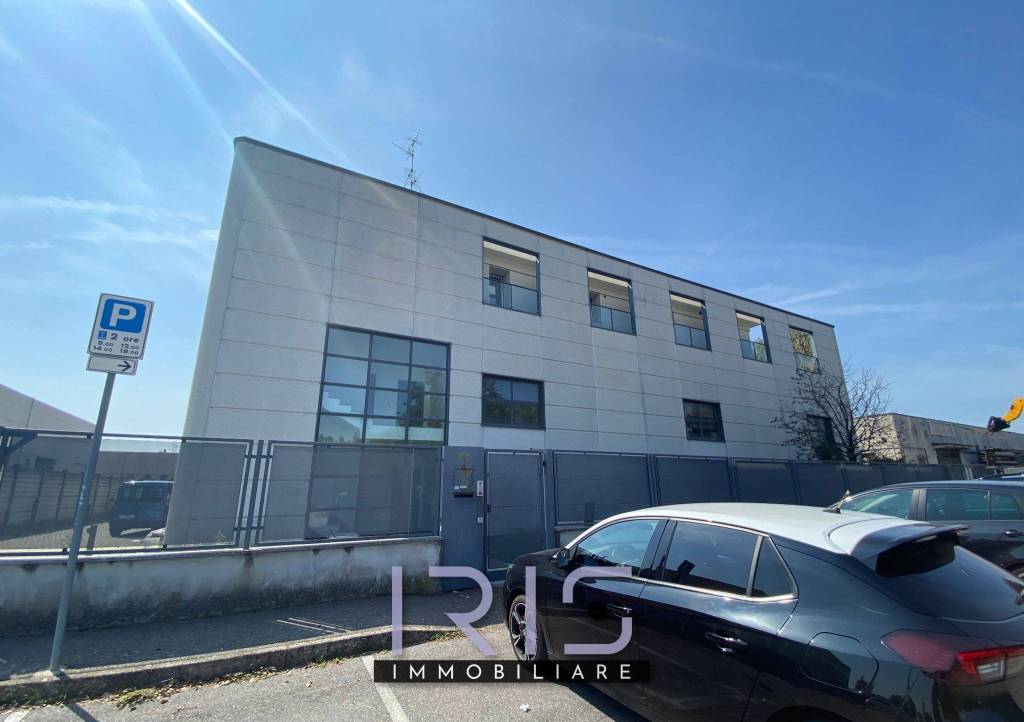 locale commerciale in vendita a Seveso