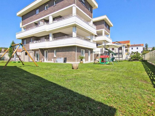 appartamento in vendita a Seveso in zona Baruccana