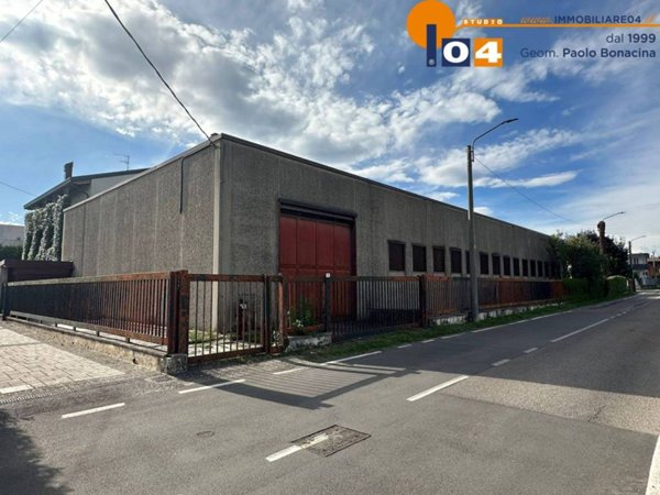 capannone in vendita a Seveso in zona Baruccana