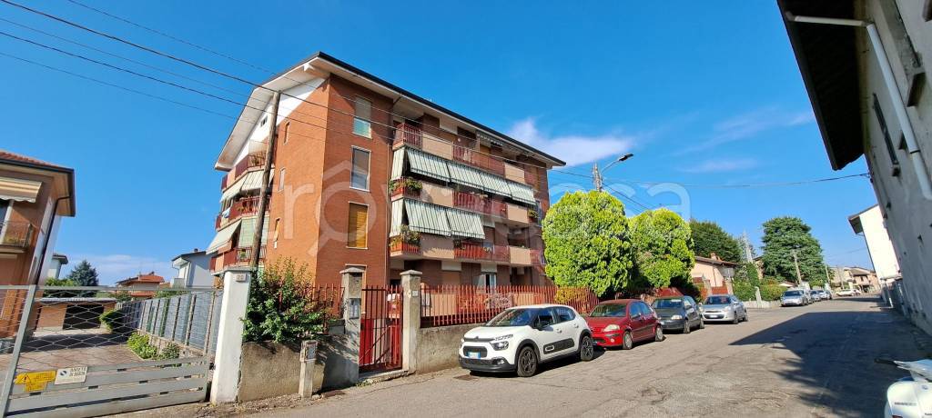 appartamento in vendita a Seveso in zona Baruccana