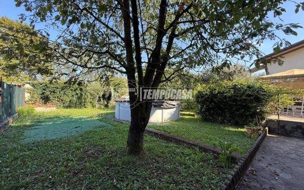 casa indipendente in vendita a Seveso in zona Baruccana