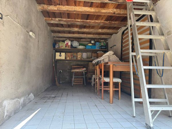 locale di sgombero in vendita a Seveso in zona Baruccana
