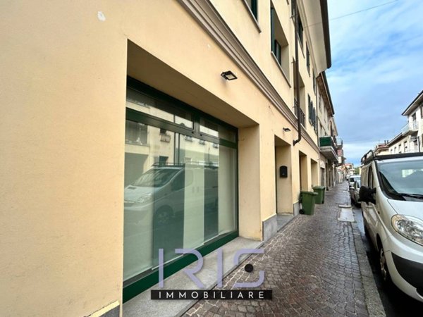 negozio in vendita a Seveso