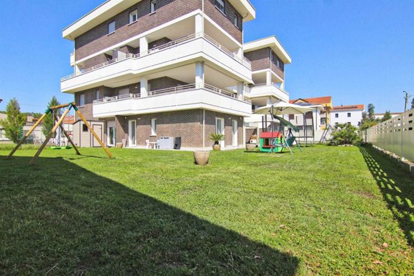 appartamento in vendita a Seveso in zona Baruccana