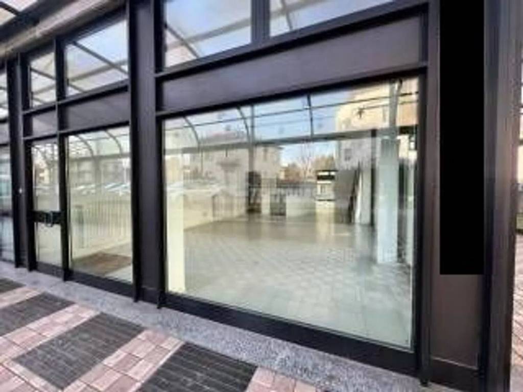 negozio in vendita a Seveso