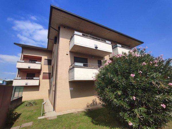 appartamento in vendita a Seveso in zona Baruccana