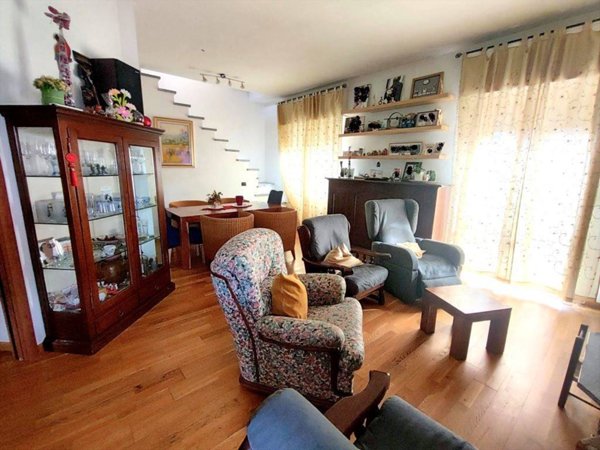 casa indipendente in vendita a Seveso in zona Baruccana